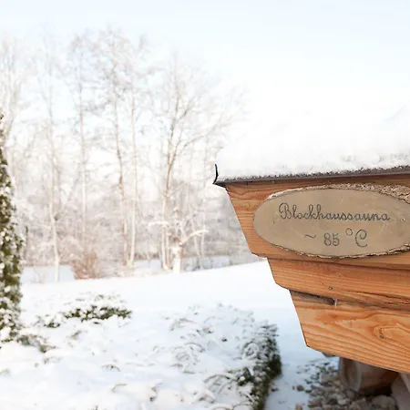 ホテル Am Medemufer 5*