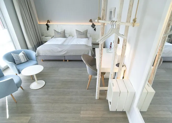 Hotel Am Medemufer 5*